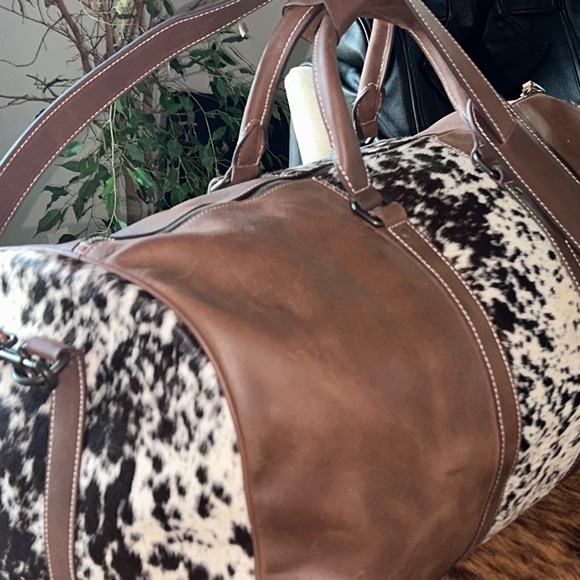 Cowhide Weekender - Picture 3 of 7